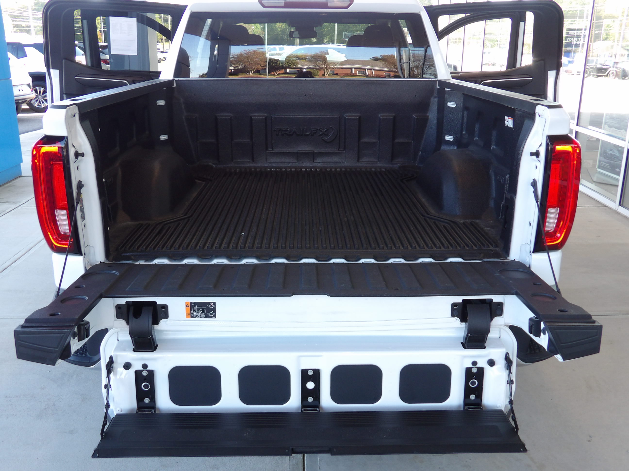 Used 2026 GMC Sierra 1500 4x4 Crew Cab SLT image 16