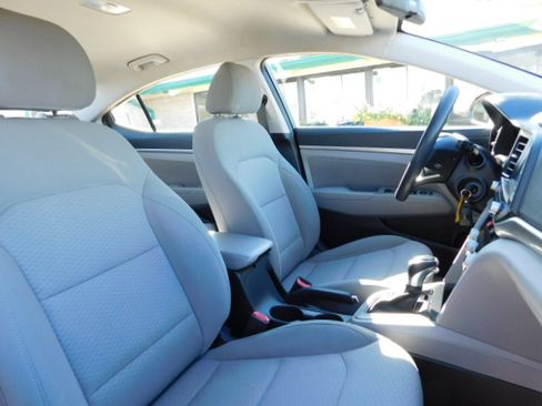 Used 2020 Hyundai Elantra SEL image 25
