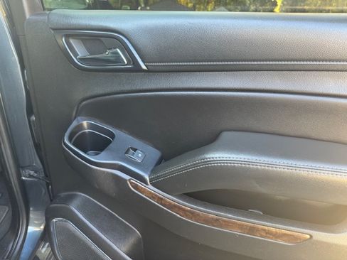 Used 2019 Chevrolet Suburban LT image 12