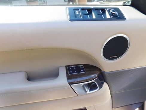 Used 2016 Land Rover Range Rover Sport HSE image 16