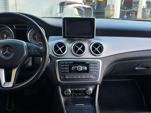 Used 2014 Mercedes-Benz CLA 250 image 28