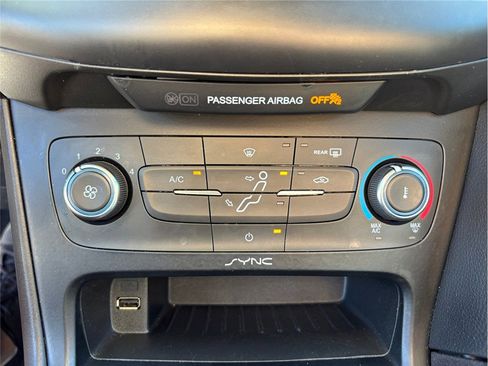 Used 2015 Ford Focus SE image 23