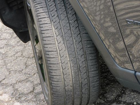 Used 2023 Jeep Grand Cherokee 4WD Laredo image 14