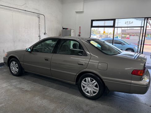 Used 2001 Toyota Camry LE FWD image 6