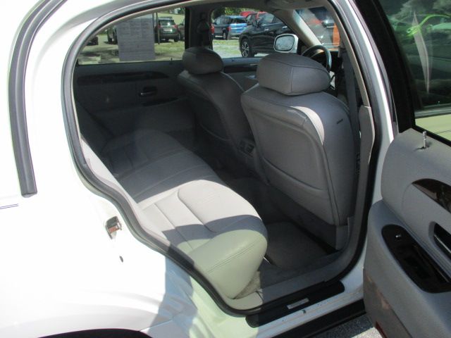 Used 2000 Lincoln Town Car Signature RWD image 17