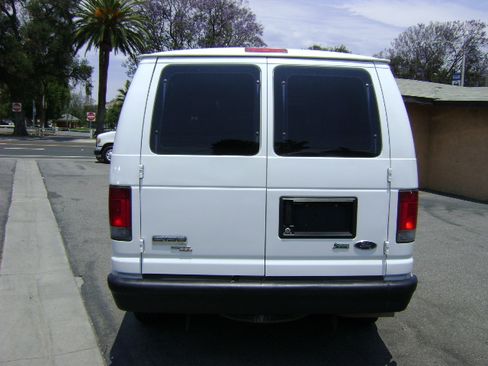 Used 2009 Ford E-150 and Econoline 150 image 6