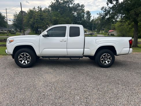 Used 2019 Toyota Tacoma 2WD Access Cab image 1