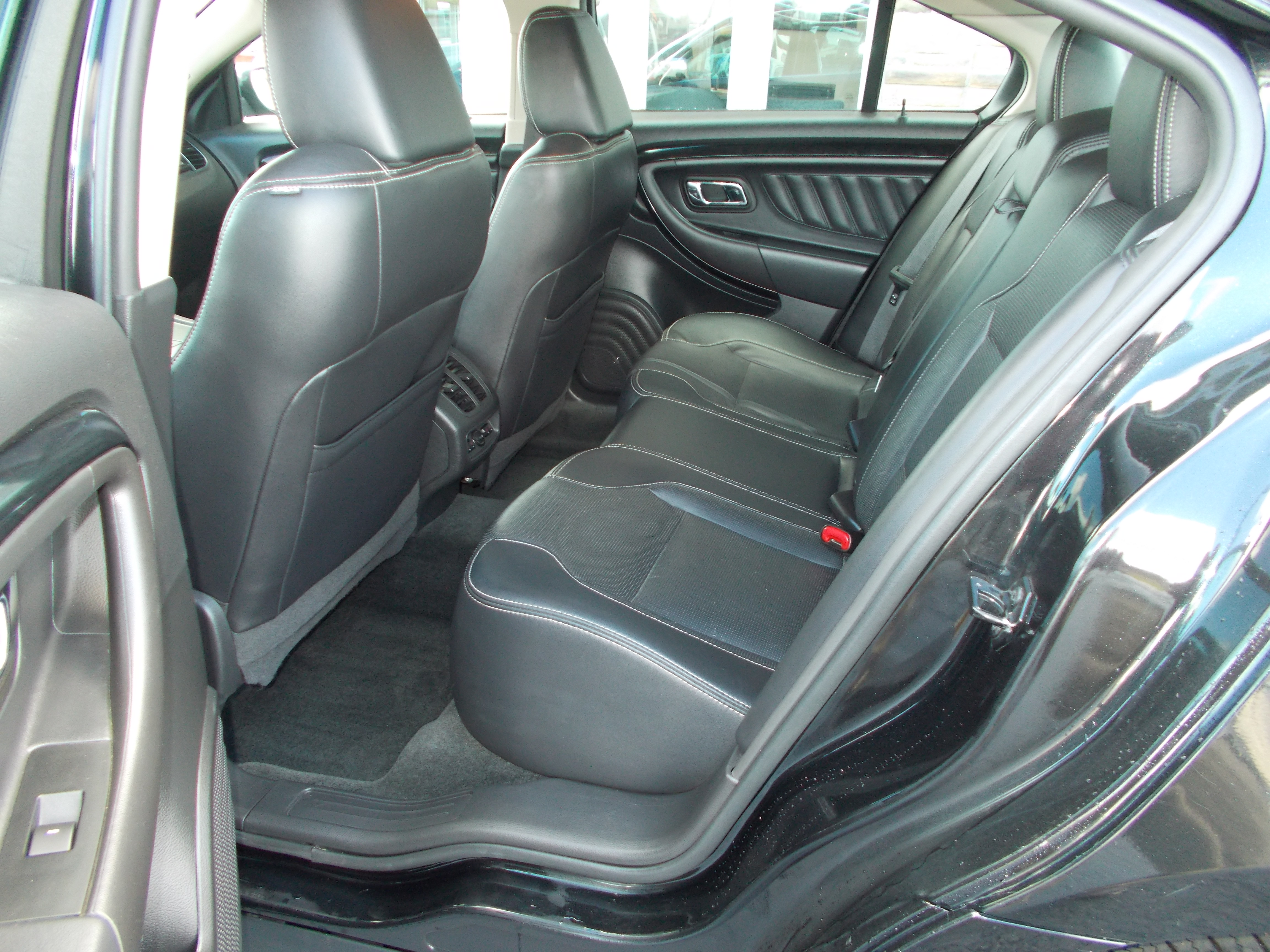 Used 2011 Ford Taurus Limited FWD image 12
