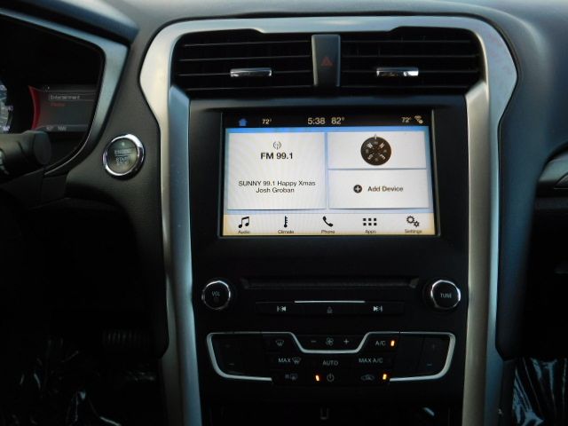 Used 2018 Ford Fusion SE FWD image 15