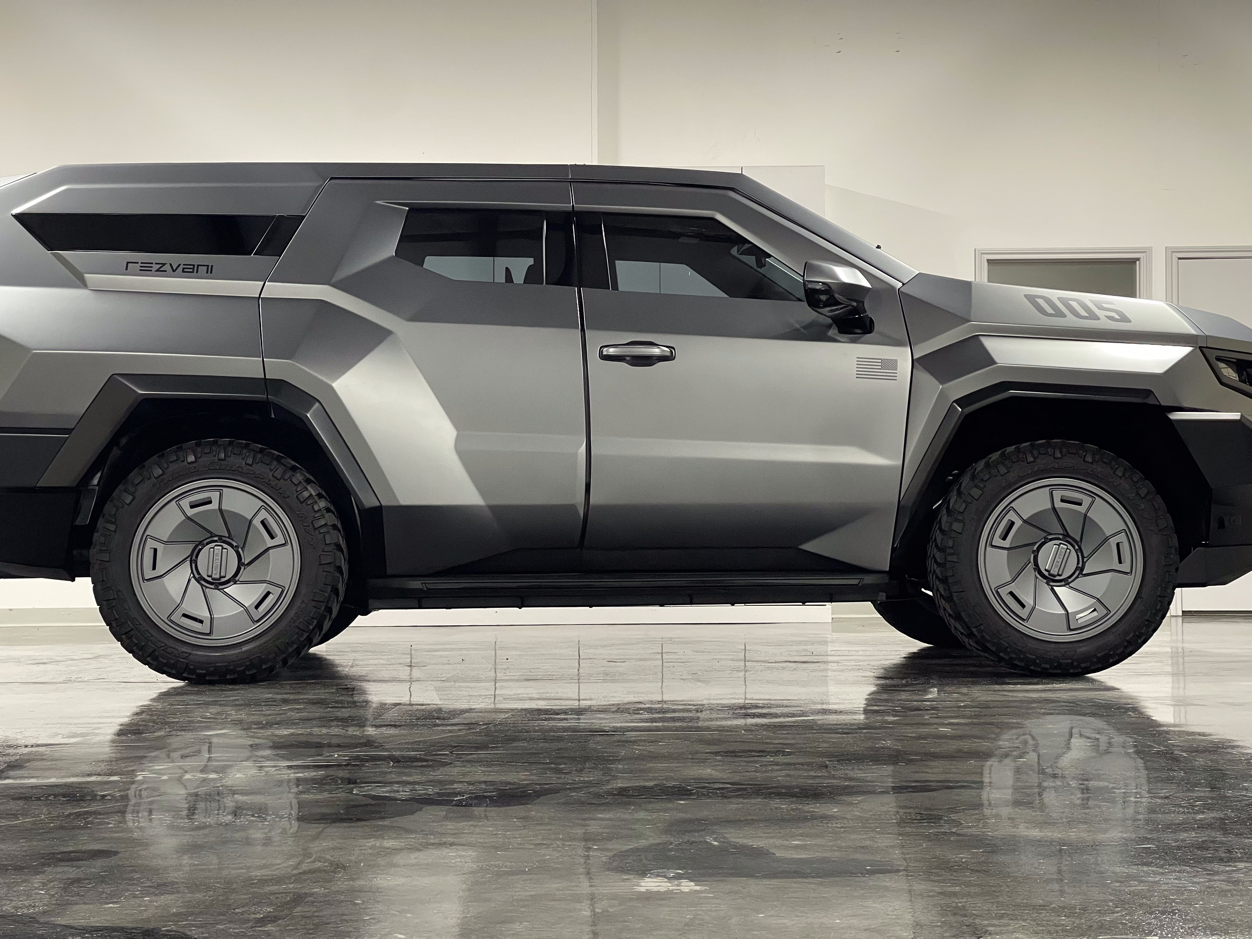 Used 2023 Cadillac Escalade Platinum Luxury AWD/4WD image 2