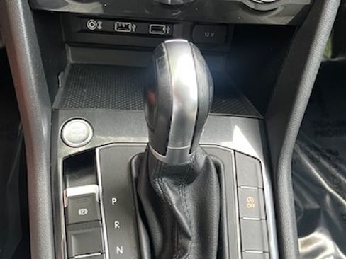 Used 2018 Volkswagen Tiguan 4Motion AWD/4WD image 14