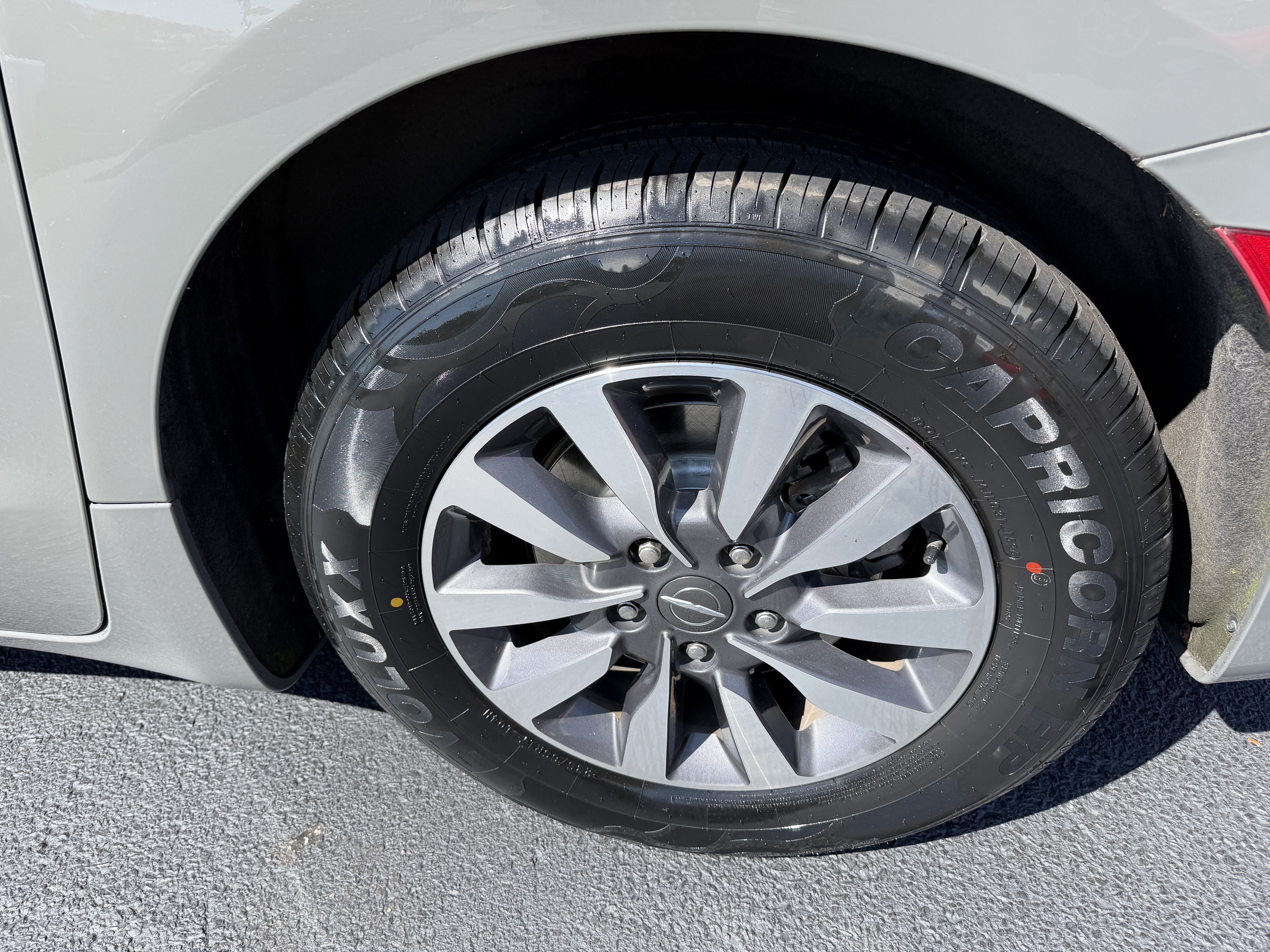Used 2021 Chrysler Pacifica Touring-L FWD image 30