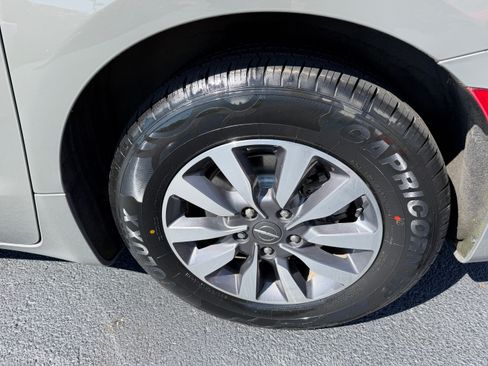 Used 2021 Chrysler Pacifica Touring-L FWD image 30