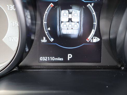 Used 2019 Jaguar E-PACE SE image 27