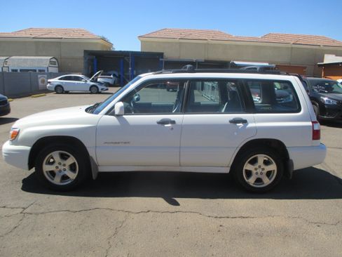 Used 2001 Subaru Forester S image 2