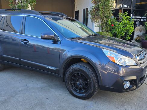 Used 2014 Subaru Outback 2.5i Premium image 10