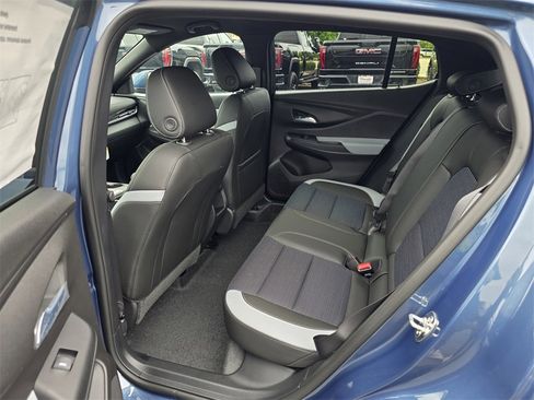 New 2025 Buick Envista Preferred image 23