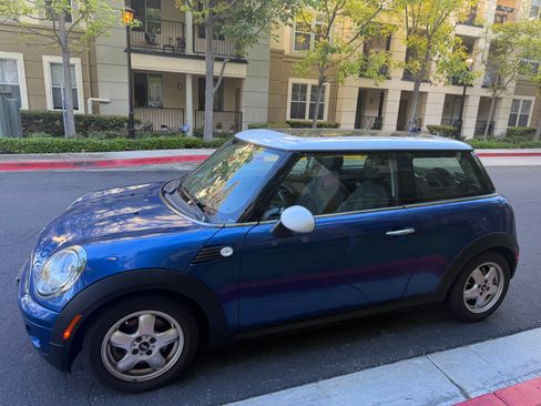 Used 2009 MINI Cooper Hardtop FWD image 2