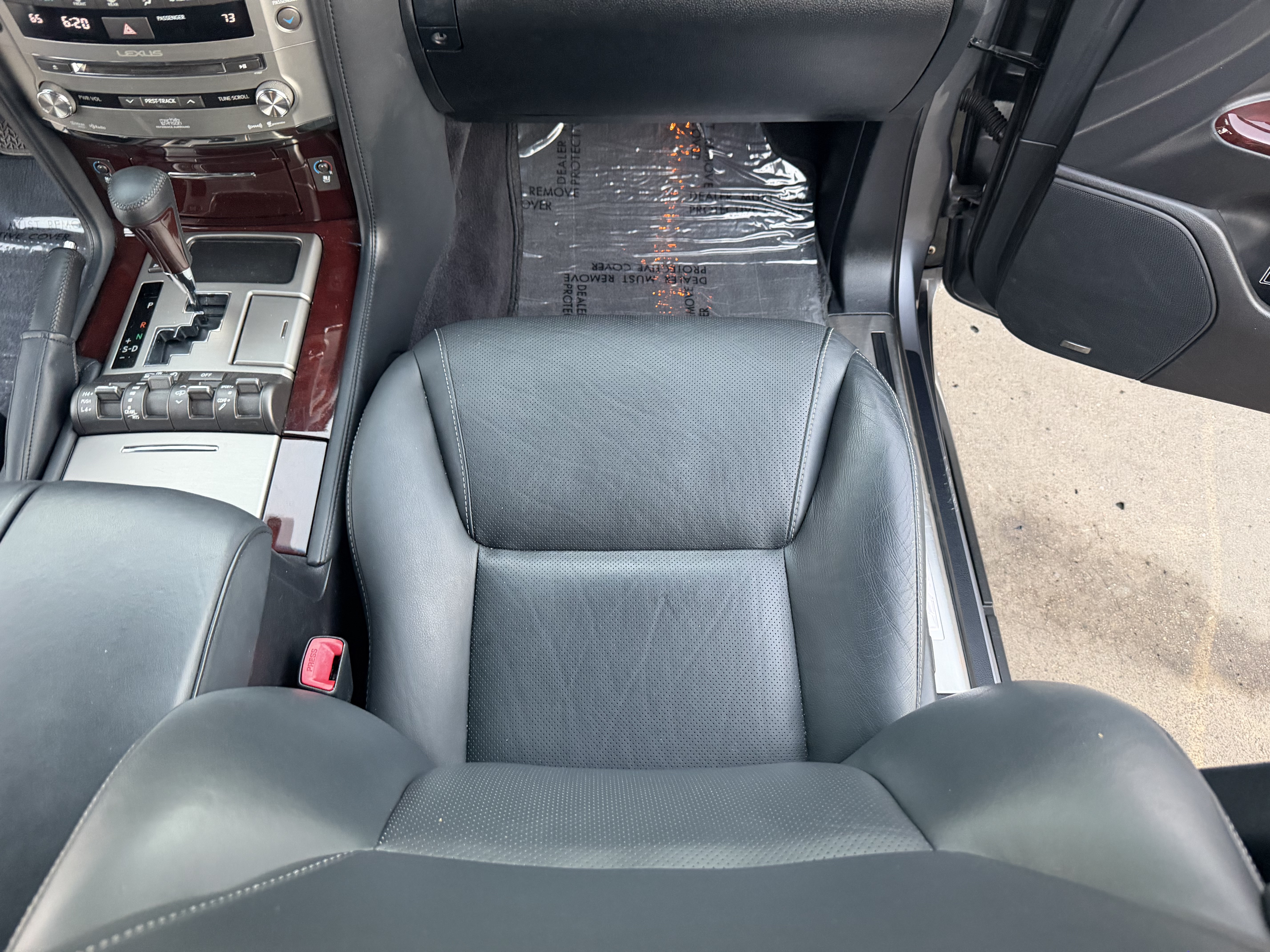 Used 2015 Lexus LX 570 4WD image 40