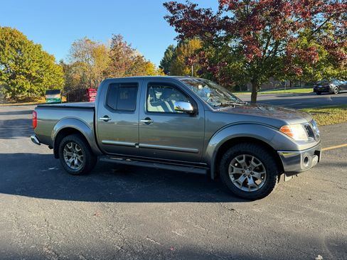 Used 2016 Nissan Frontier SV image 10