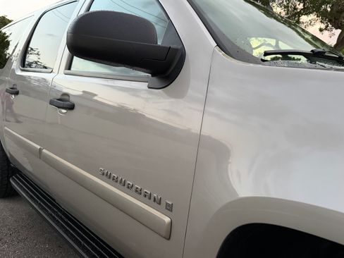 Used 2008 Chevrolet Suburban 4WD image 28