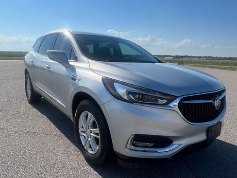 Used 2019 Buick Enclave Essence FWD image 1