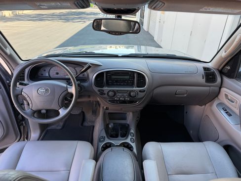Used 2004 Toyota Sequoia Limited image 32