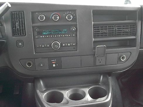 Used 2016 Chevrolet Express 3500 image 16