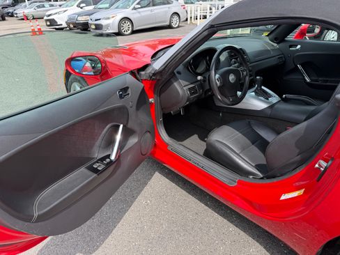 Used 2007 Saturn Sky Red Line RWD image 2