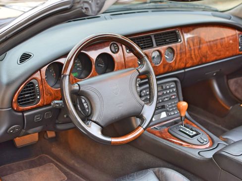 Used 2000 Jaguar XK8 image 22