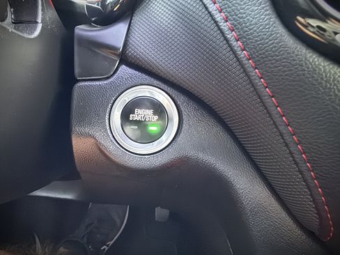 Used 2022 Chevrolet Equinox RS image 36