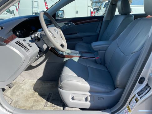 Used 2010 Toyota Avalon image 9
