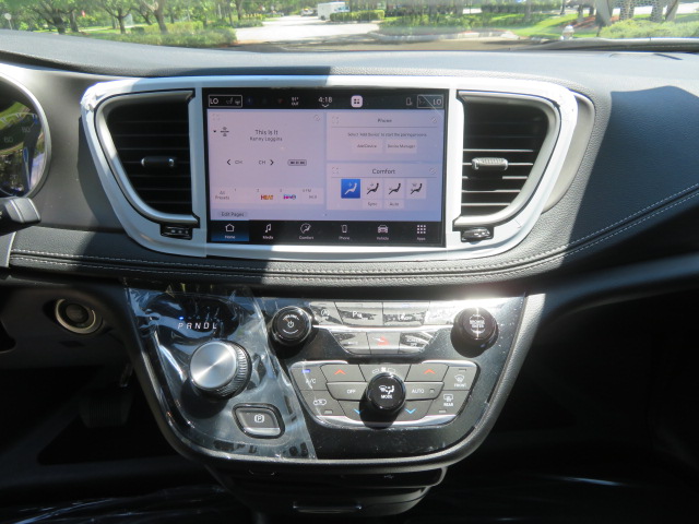 Used 2027 Chrysler Pacifica Select FWD image 28