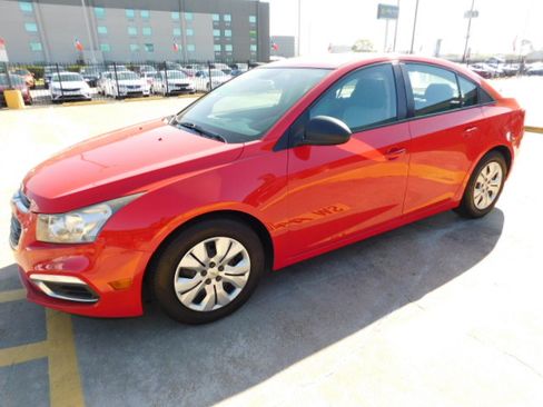 Used 2016 Chevrolet Cruze LS image 4