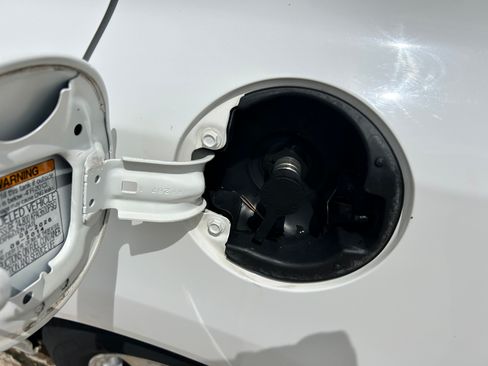 Used 2012 Honda Civic Natural Gas Sedan image 16