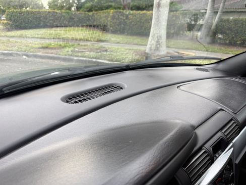 Used 2005 Chrysler Sebring Touring image 66