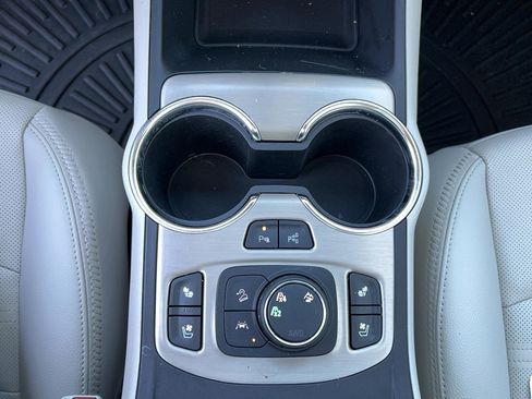 Used 2024 GMC Terrain Denali image 23