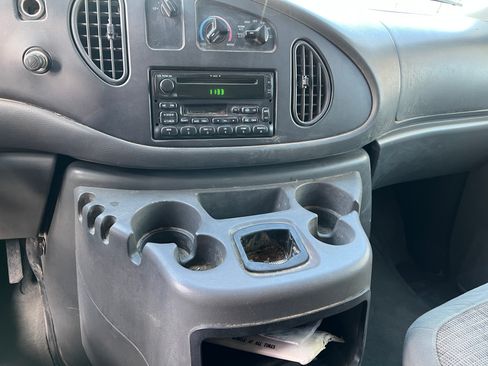 Used 2003 Ford E-350 and Econoline 350 image 26