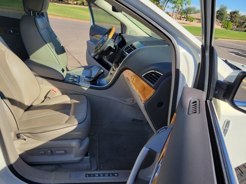 Used 2013 Lincoln MKX image 11