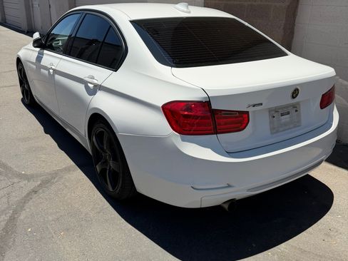 Used 2013 BMW 320i xDrive Sedan AWD/4WD image 4