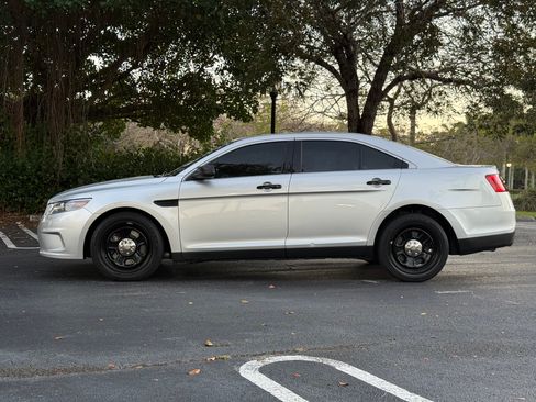 Used 2016 Ford Taurus image 6