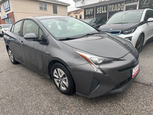 Used 2016 Toyota Prius Four image 5