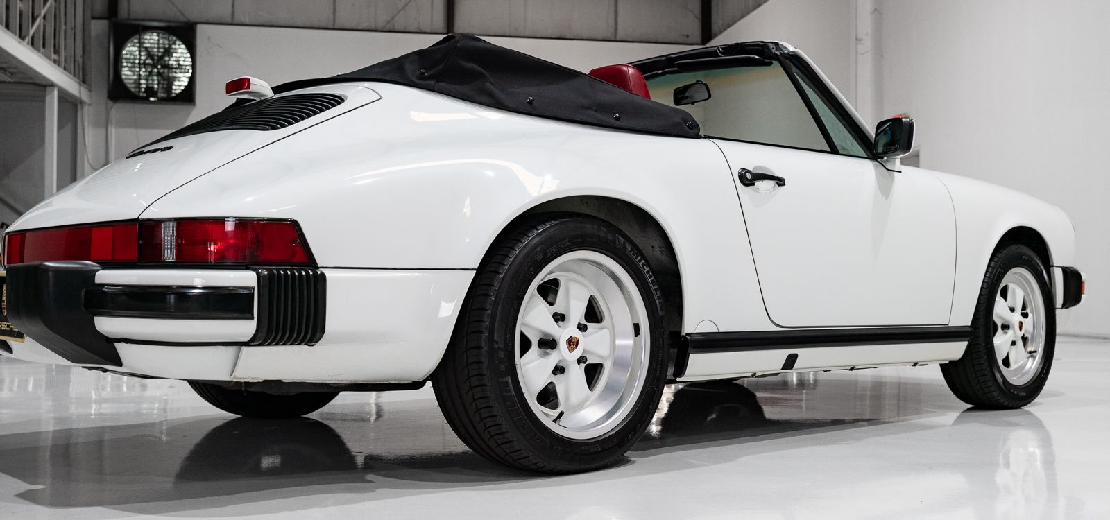 Used 1989 Porsche 911 Carrera Cabriolet RWD image 34