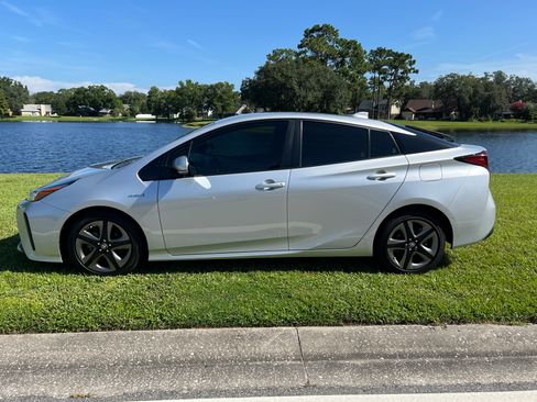 Used 2019 Toyota Prius Limited image 3
