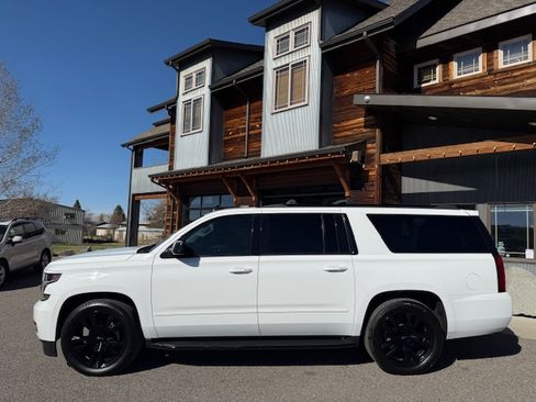 Used 2018 Chevrolet Suburban Premier image 2