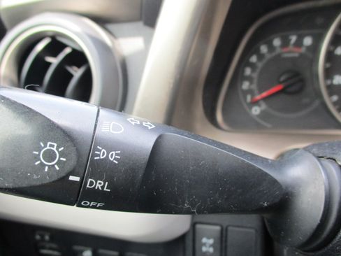 Used 2014 Toyota RAV4 AWD LE image 51