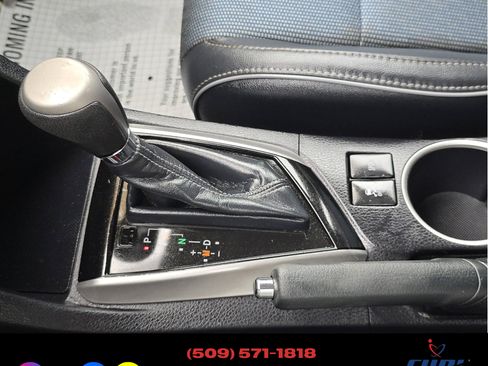 Used 2015 Toyota Corolla LE image 11