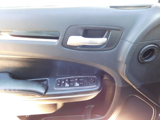 Used 2019 Chrysler 300 S AWD image 11
