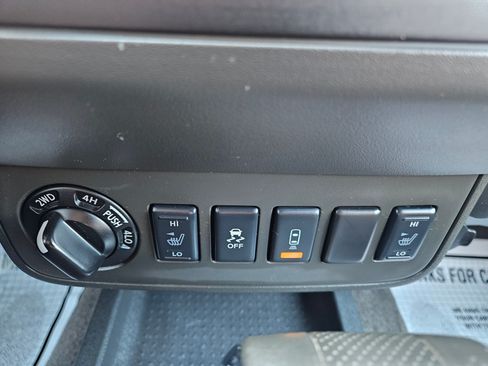 Used 2015 Nissan Frontier SV image 28