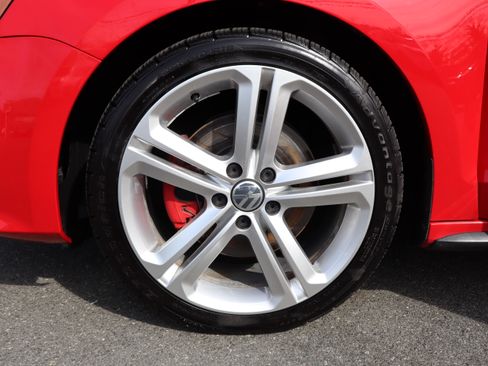 Used 2015 Volkswagen Jetta GLI image 26